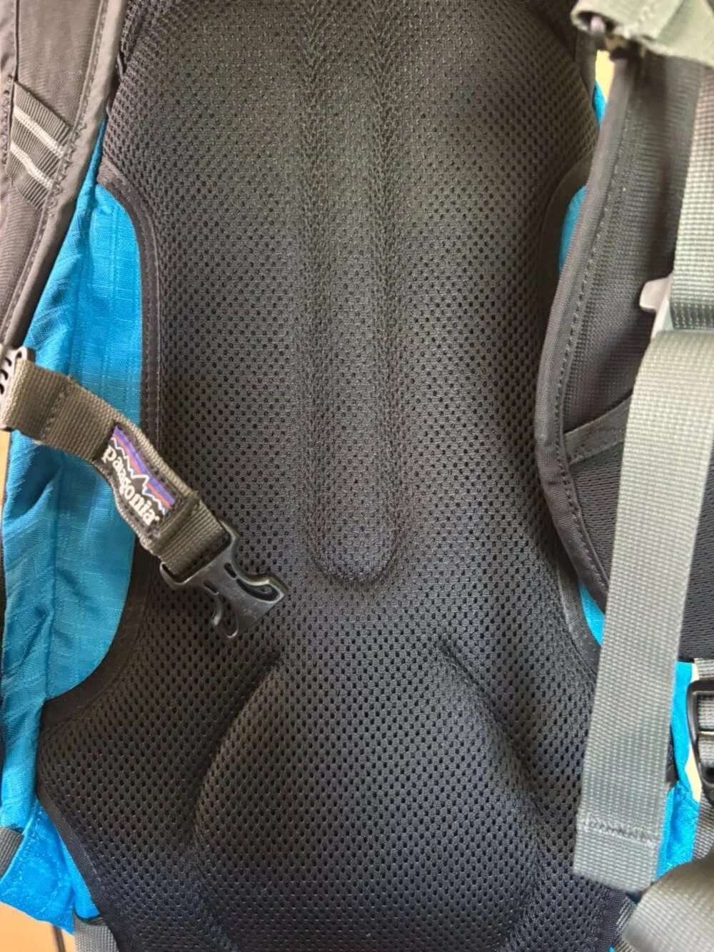 Patagonia Mini Backpack Bright Turquoise Multi Compartment Travel Stow Hip Belt